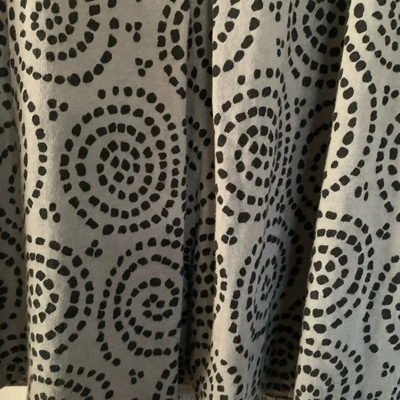 Gray Patterned Long Sleeve Top - Picture 2 of 10